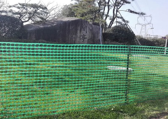 Fál sábháilteachta oráiste: gné thábhachtach sábháilteachta ar láithreáin tógála